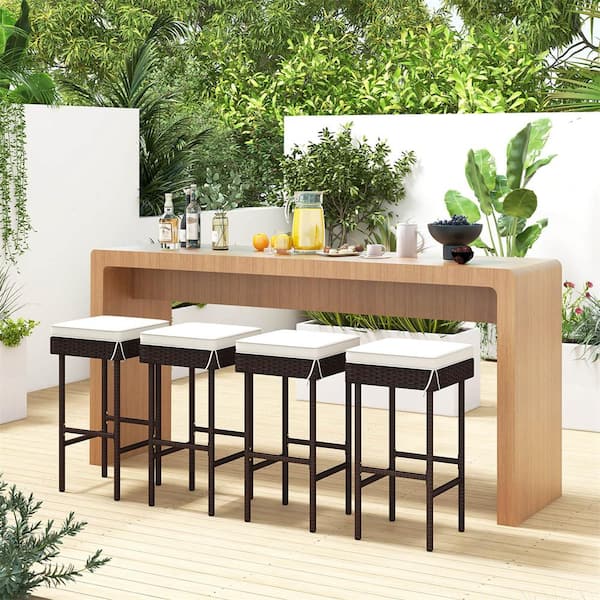 Metal Outdoor Bar Stools with Off White Cushion (set of 4)