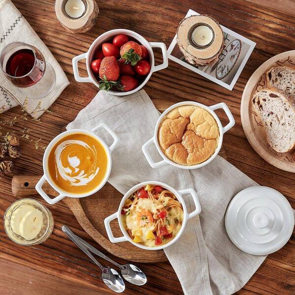 Round mini casserole dish with lid