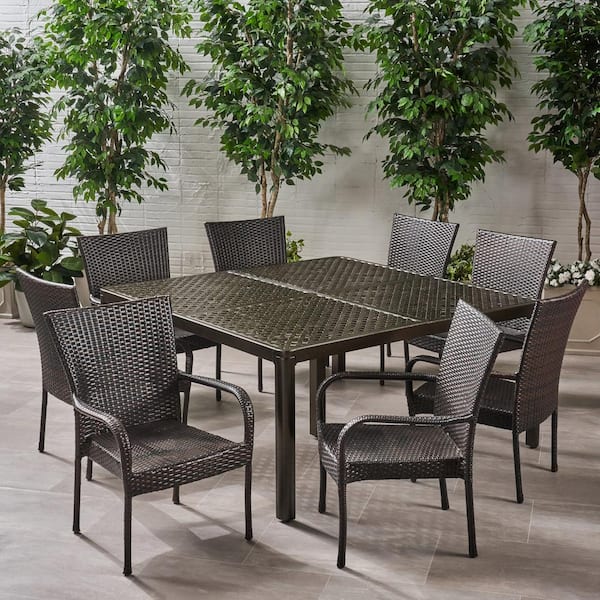 Square outdoor dining discount set for 8