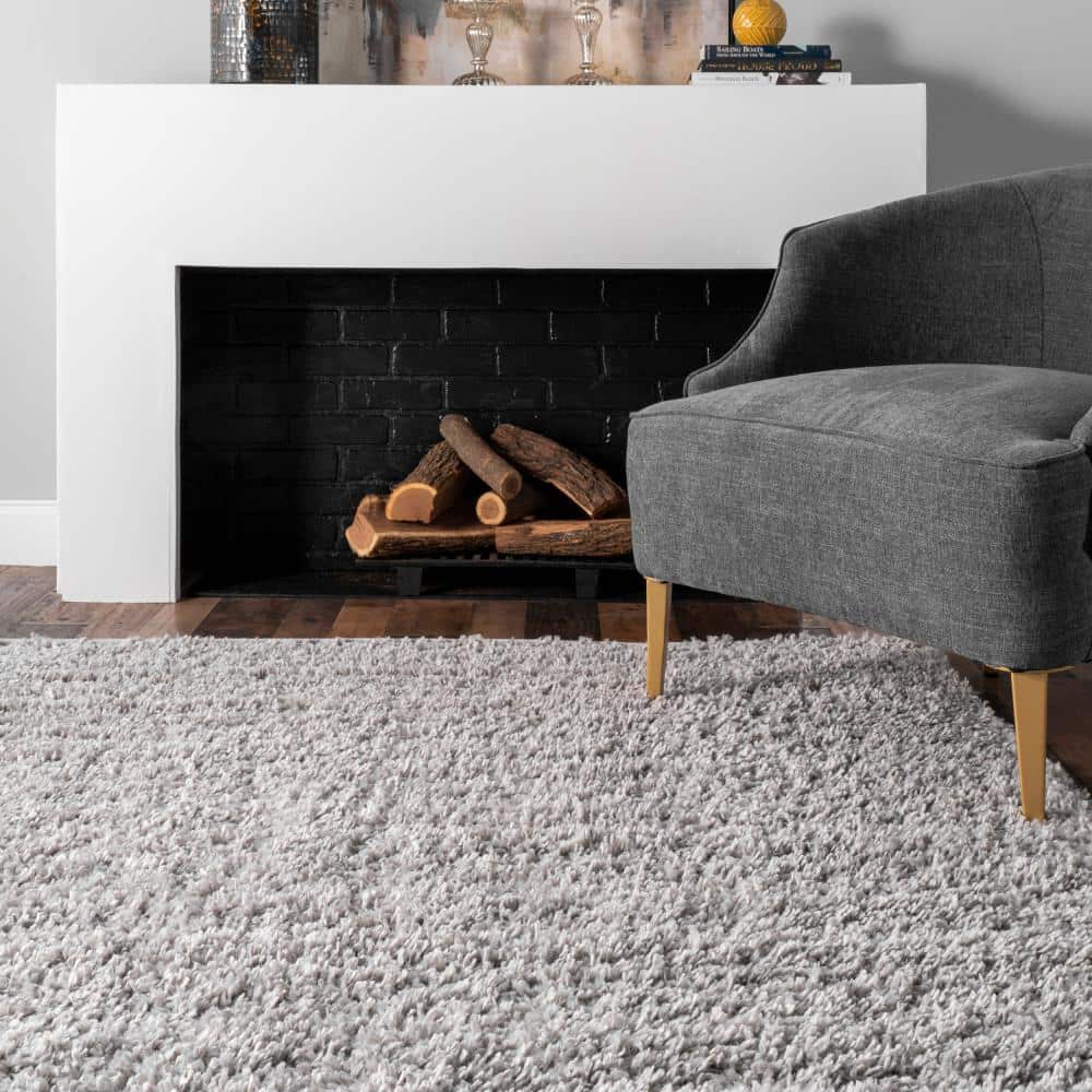 Gray Synthetic Solid Shag Area Rug 5' 3" x 7' 7"