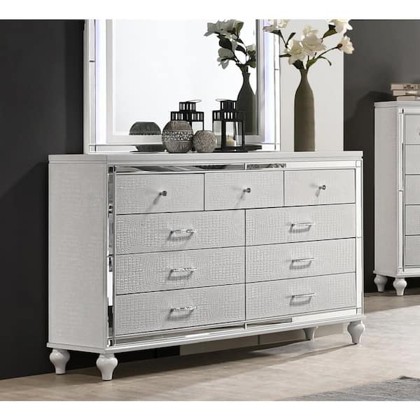 New Classic Furniture Valentino White 9-drawer 66 in. Dresser