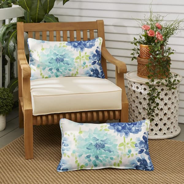 https://images.thdstatic.com/productImages/4c043c69-2a11-42cc-adcb-270309f7a220/svn/sorra-home-outdoor-throw-pillows-hd381721sp-31_600.jpg