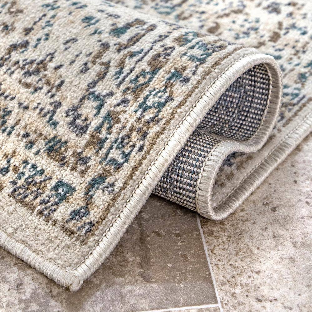 Tanith Cream and Gray Vintage Medallion 4' x 6' Area Rug