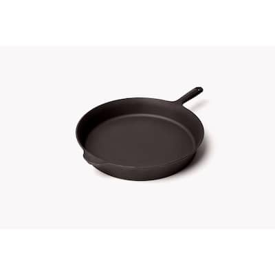Bayou Classic 14-in Cast Iron Skillet with Pour Spouts and Helper