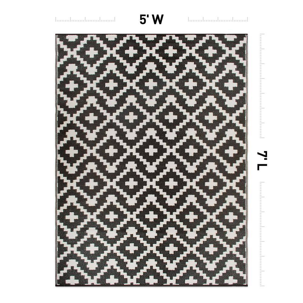 Black and White Geometric Reversible Synthetic 5' x 7' Rug