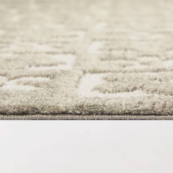 Helen Grey 5 ft. 3 in. x 7 ft. Floral Indoor/Outdoor Area Rug