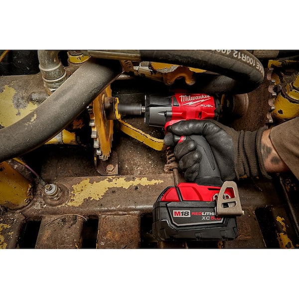 Milwaukee - M18 FUEL Gen-2 18V Lithium-Ion Brushless Cordless Mid Torque 1/2 in. Impact Wrench with (2) 6.0Ah Batteries and Charger