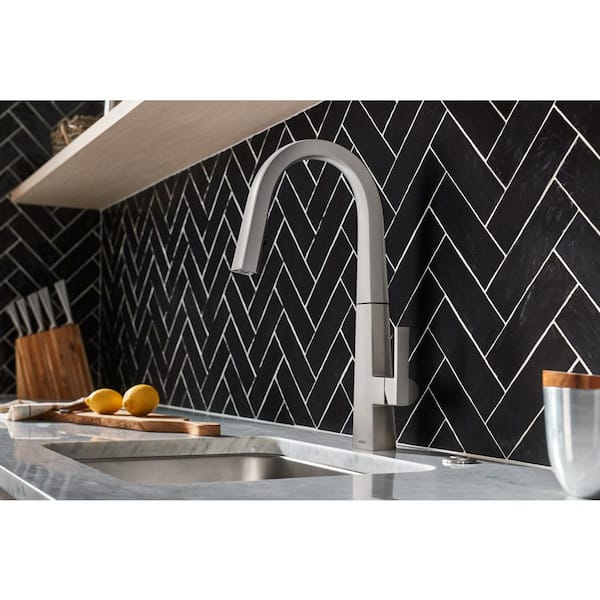 Nio Spot Resist Stainless 18.38 in. H Pull Down Sprayer Kitchen Faucet with 360 Degree Spout Swivel and Power Boost