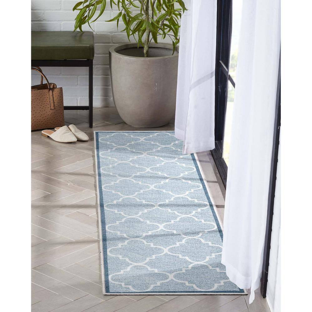 Gray and White Synthetic Trellis 2' x 7' Runner Rug