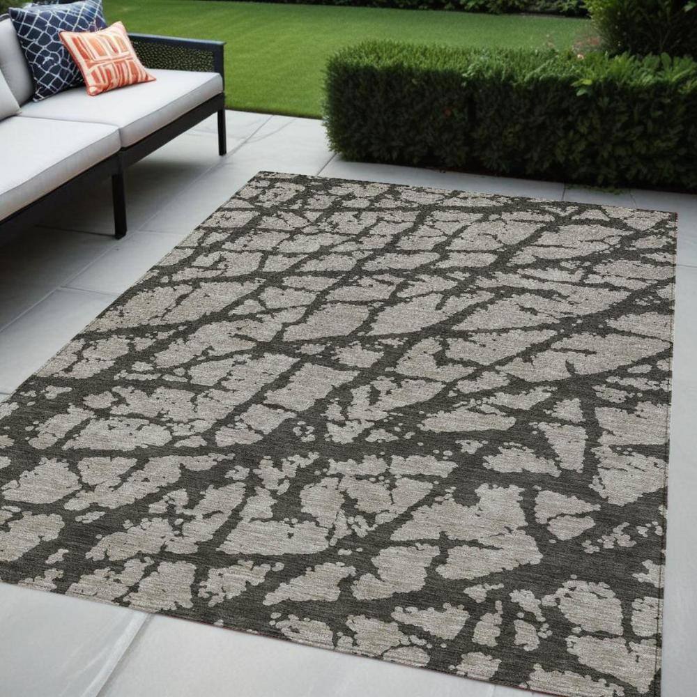 Gray and Black Abstract Machine-Woven Outdoor Rug, 5' x 8'