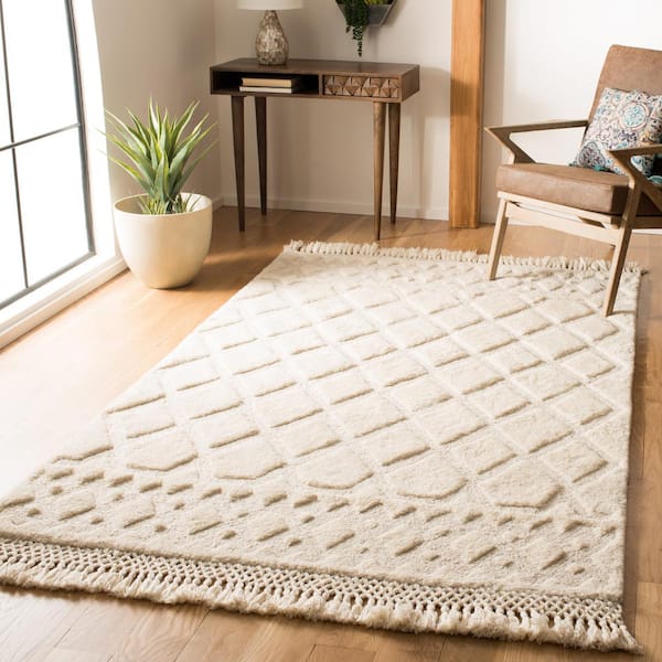 Casablanca 2 ft. x 4 ft. Ivory Geometric Area Rug