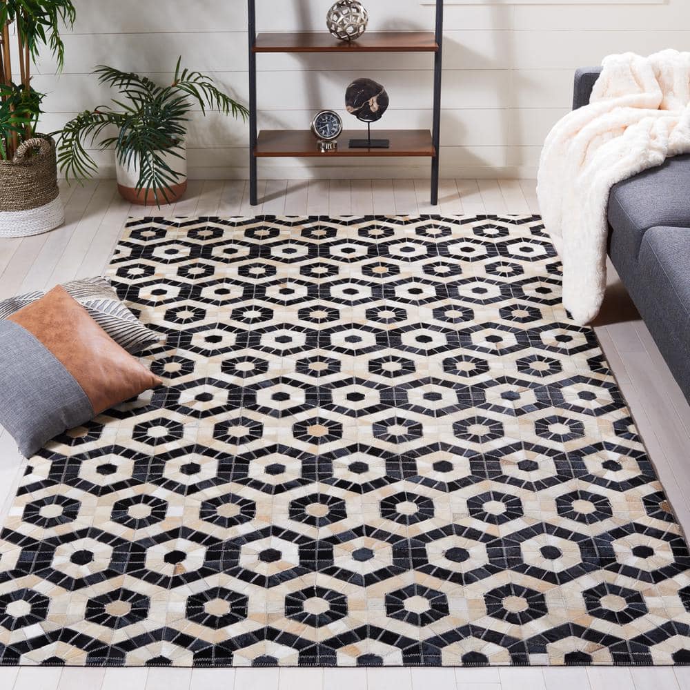 Handmade Black and Beige Geometric Cowhide Area Rug