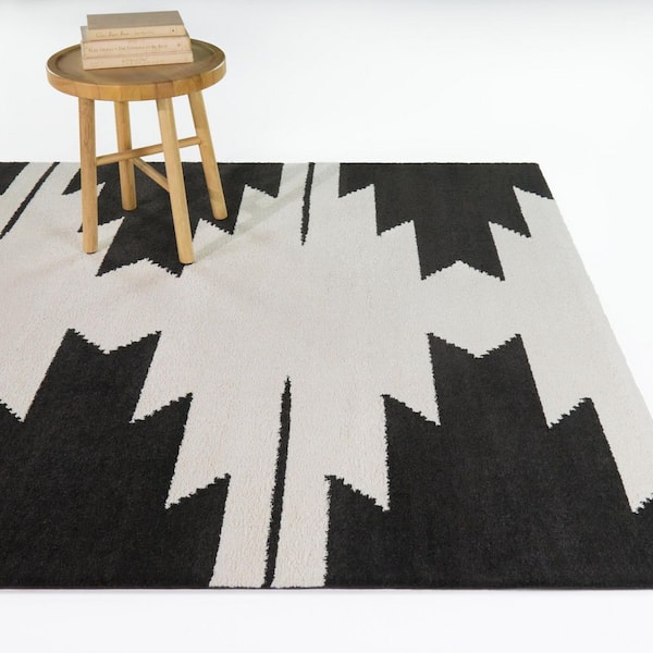 Tolson Cream/Black 5 ft. x 7 ft. Southwestern Tribal Area Rug