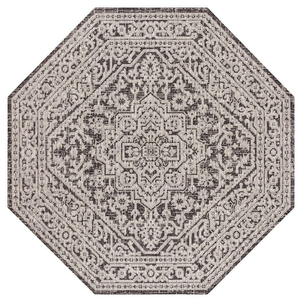 Sinjuri Medallion Textured Weave Gray/Black 5 ft. Octagon Indoor/Outdoor Area Rug