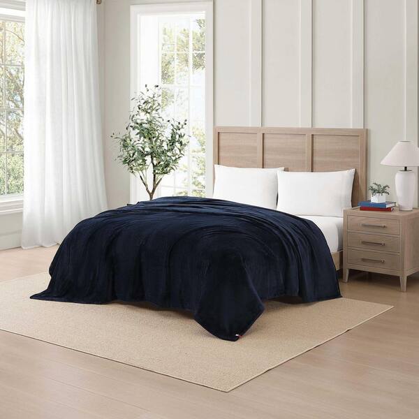Tommy Hilfiger TH Solid Navy Blue Twin Plush Fleece Blanket Tommy Hilfiger TH Solid Navy Blue Twin Plush Fleece Blanket