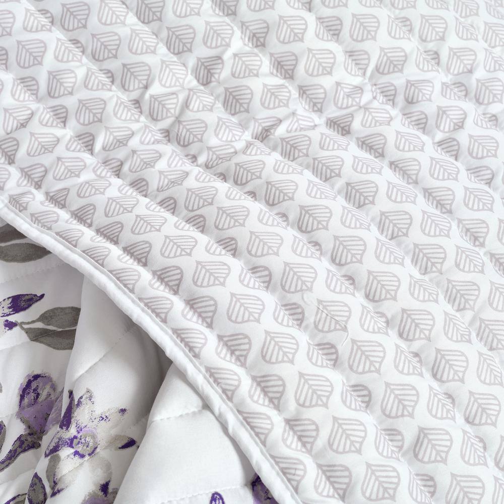King Navy and White Reversible Microfiber Floral Quilt Set