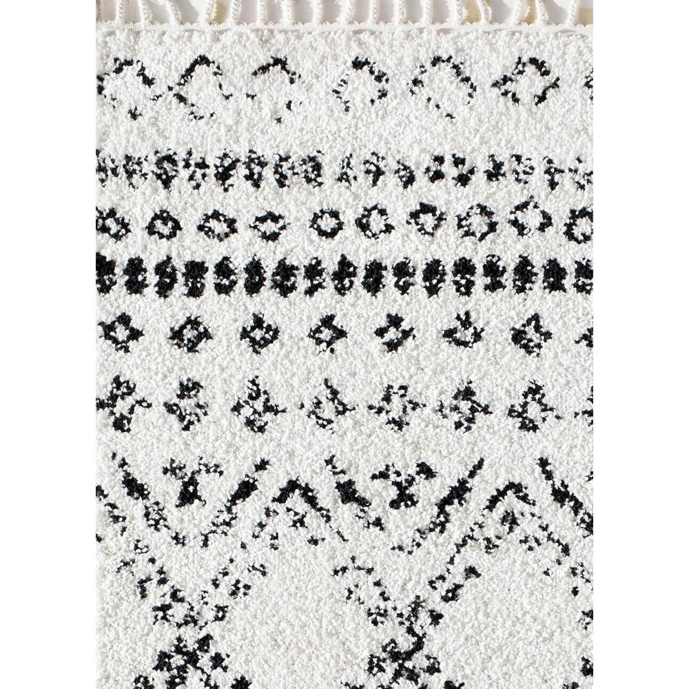 https://images.thdstatic.com/productImages/4cdca100-8786-4f5d-a739-0a44e7c37ce8/svn/whisper-white-cosmoliving-by-cosmopolitan-area-rugs-ra28187-64_1000.jpg