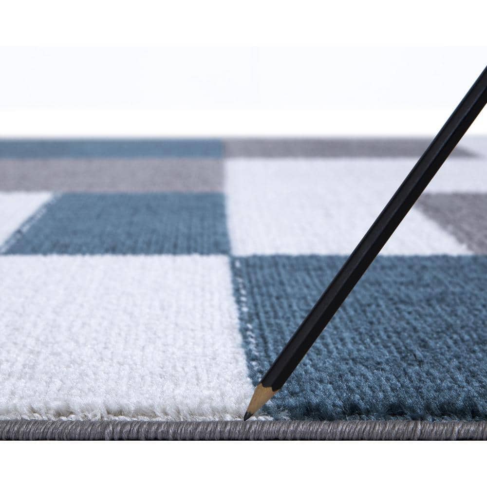 Gray and Blue Geometric Polypropylene Area Rug 5'3" x 7'3"