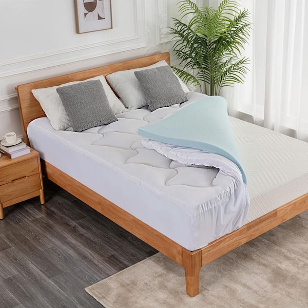 Wellos Dual Layer 4 in. King Memory Foam Mattress Topper with 8-21 in. Deep Pocket in White