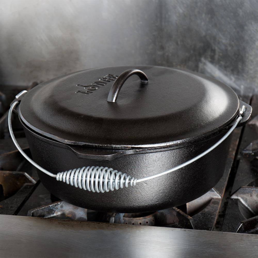 Black Cast Iron 8-Quart Camp Dutch Oven with Bail Handle