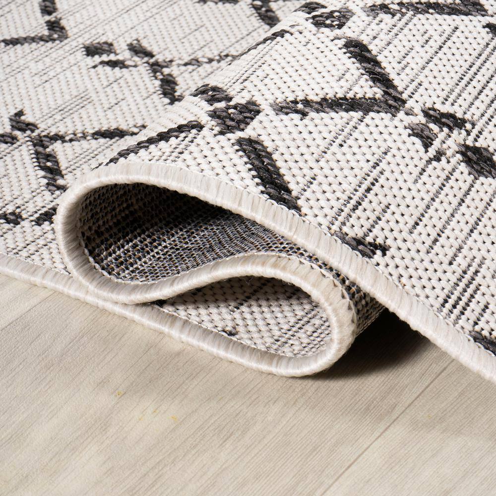 Black and White Geometric Flat Woven 5' x 7' Area Rug