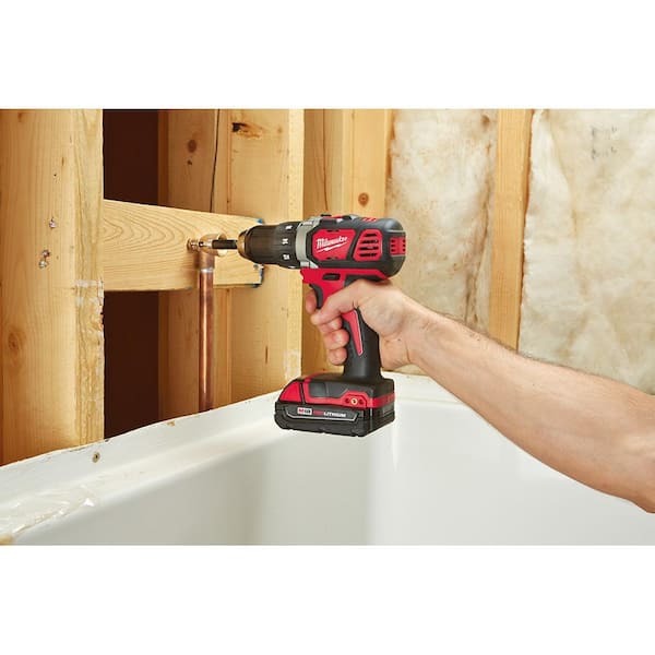 Milwaukee M18 18V Lith-Ion Cordless Combo Kit 7-Tool w/2-Batteries, Charger & SHOCKWAVE Screw Driver Bit Set (100-Piece)