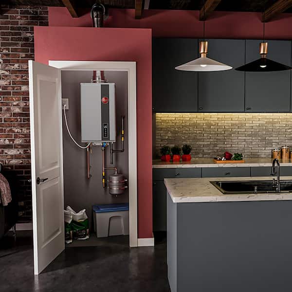 Rheem RTG-95XLN-3 Outdoor Tankless Natural Gas Water Heater - 9.5 GPM High Efficiency Non-Condensing