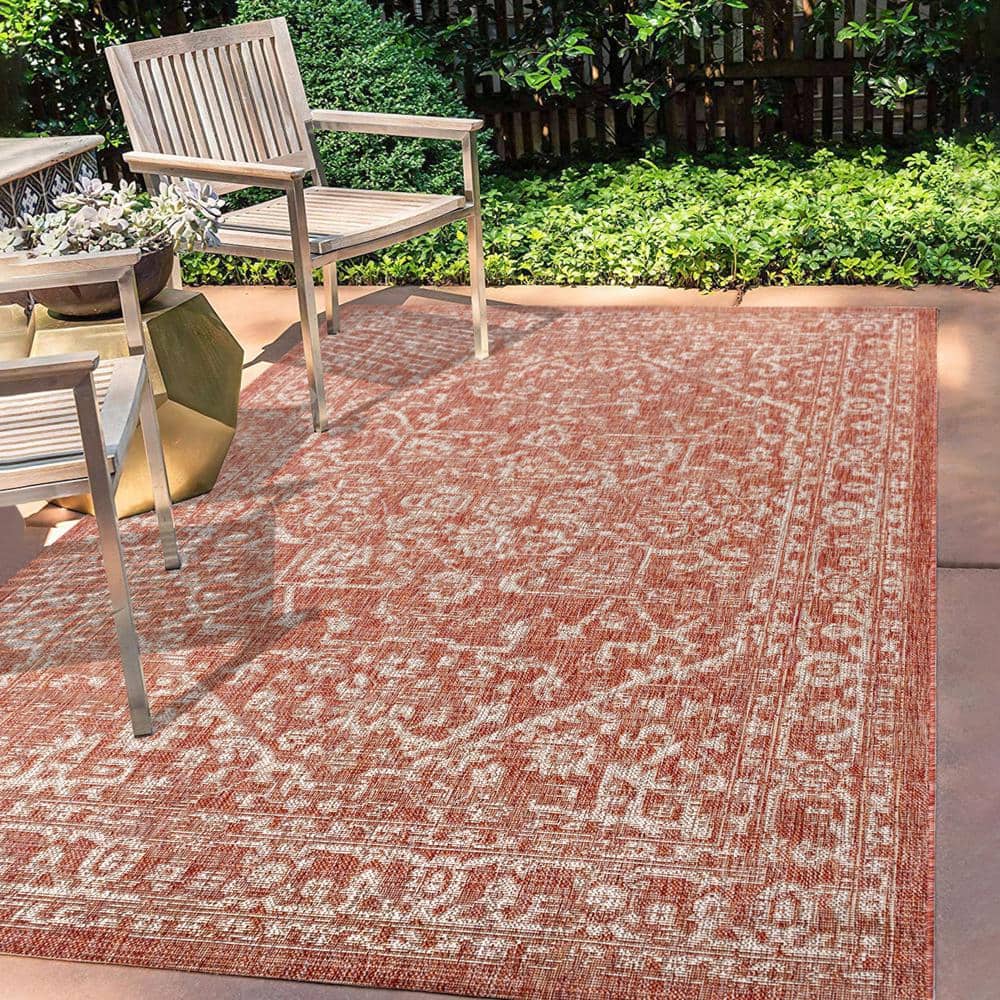 Red and Taupe Medallion Flat Woven 4' x 6' Indoor/Outdoor Rug