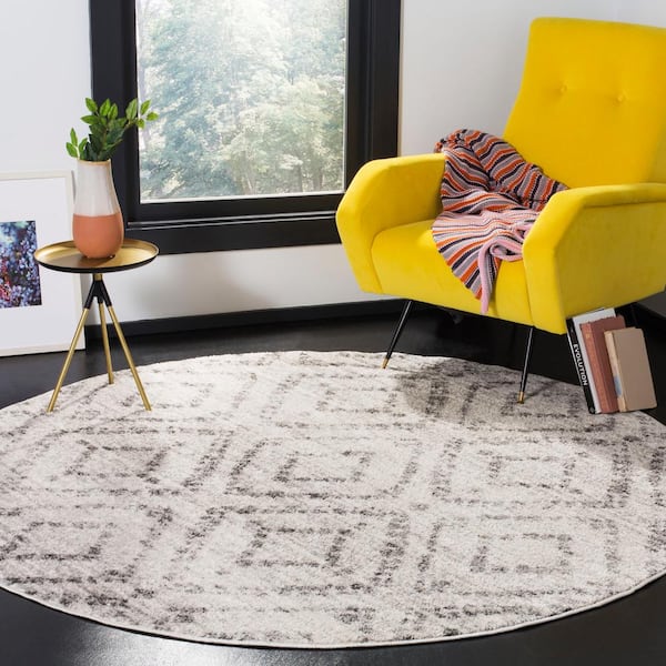 Adirondack Light Gray/Gray 10 ft. x 10 ft. Multi-Diamonds Round Area Rug