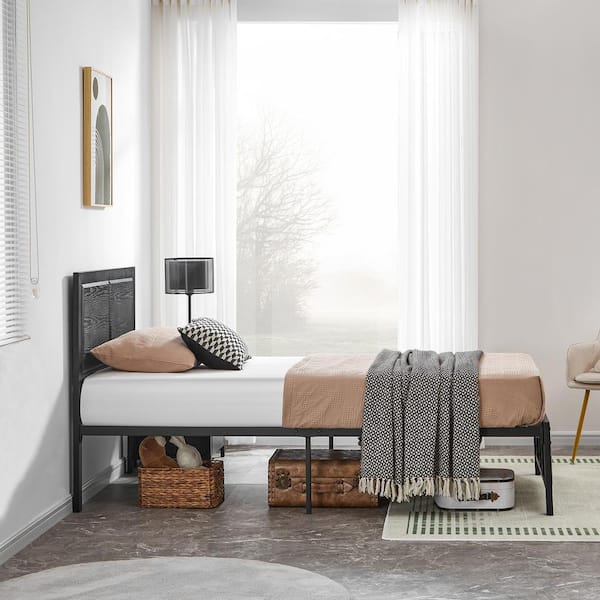 Metal Bed Frame Black Metal Frame Twin Size Platform Bed with Rustic Country Style Wooden Headboard and Footboard
