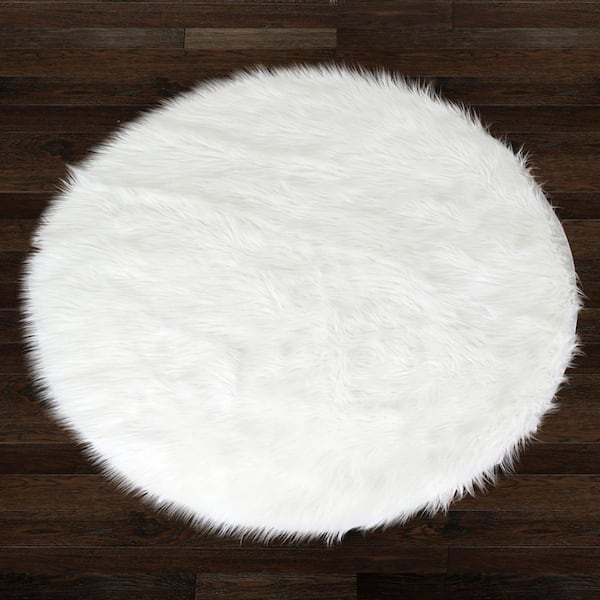 Alair White Round Faux Fur 5 ft. W Area Rug