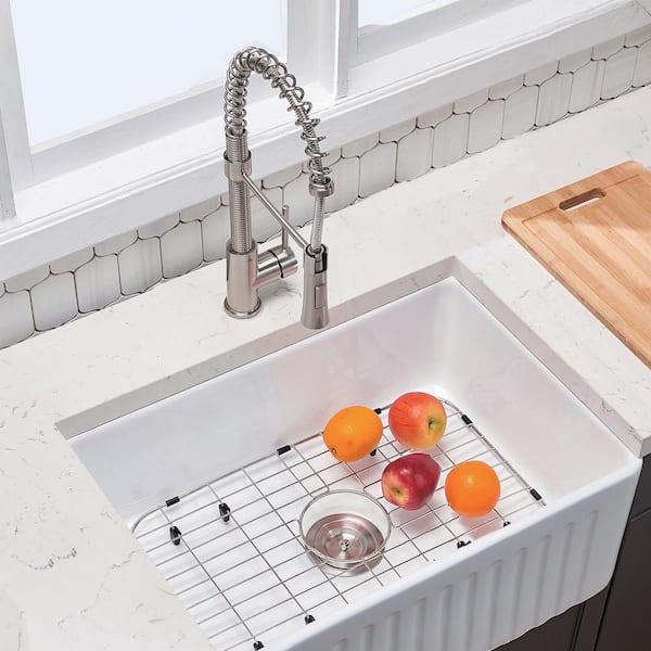 https://images.thdstatic.com/productImages/4dd713ad-bc71-4d41-920d-a38c8b0edb8c/svn/white-maincraft-farmhouse-kitchen-sinks-hk1225-8255wh-31_600.jpg