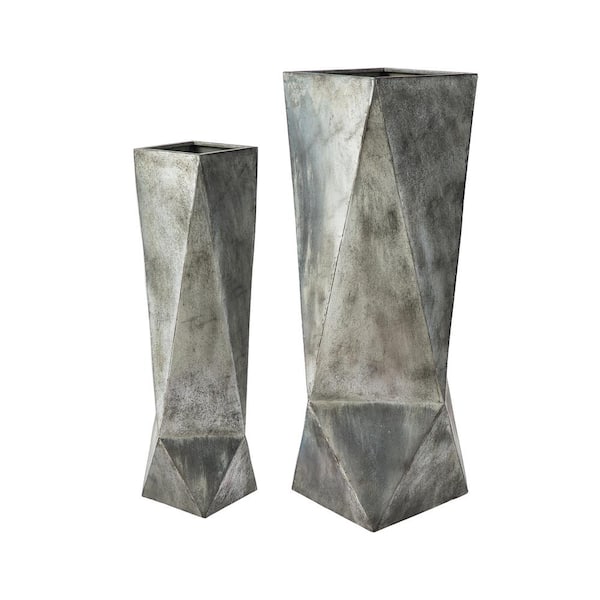 Glitzhome 27.25 in. H 23.50 in. H Metal Geometric Antique Silver