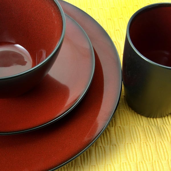 https://images.thdstatic.com/productImages/4de8d6c4-5a65-4caf-b47e-f3102b26a3a5/svn/red-gibson-home-dinnerware-sets-98597332m-c3_600.jpg