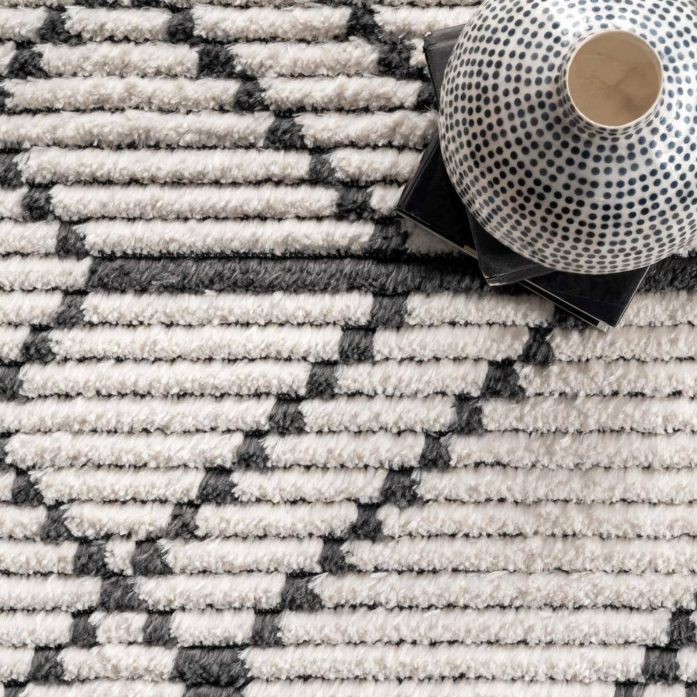 Carlina Beige Geometric Soft Shag Fringe 4' x 6' Area Rug