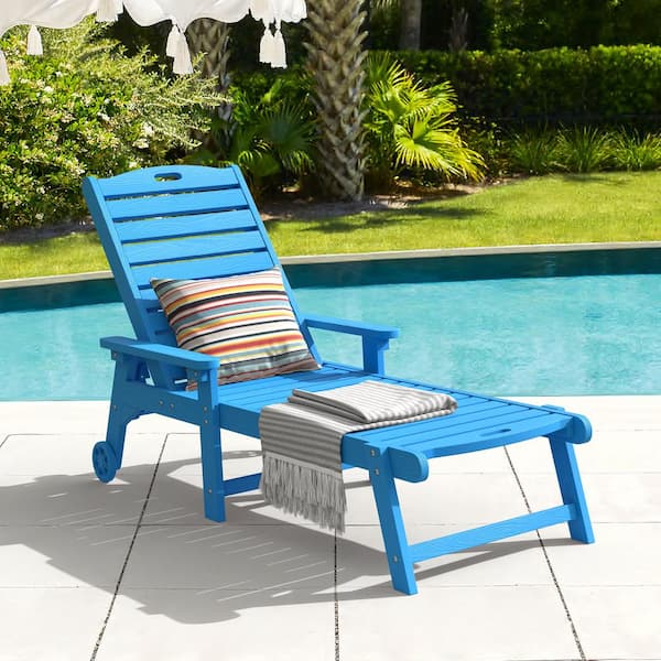 LUE BONA Hampton Blue Patio Plastic Outdoor Chaise Lounge Chair with Adjustable Backrest Pool Lounge Chair and Wheels Set of 1