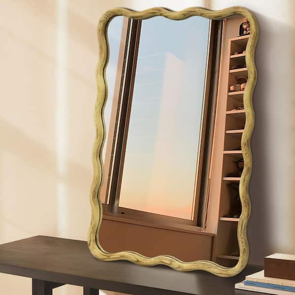Hochwertiges 20 in. W x 30 in. H Rectangle Burlywood Framed Wavy Wall Mirror