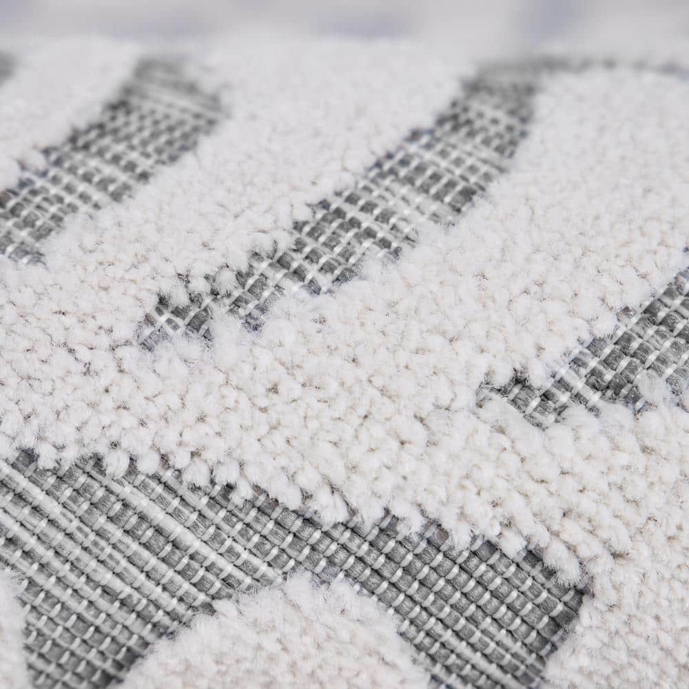 Natural Gray Floral Rectangular Synthetic Indoor/Outdoor Rug