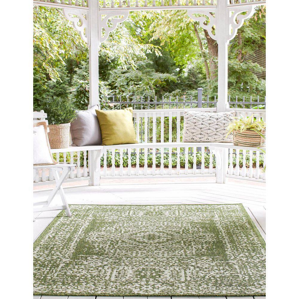 Green and Gray Synthetic 7' x 10' Outdoor Traditional Rectangular Rug