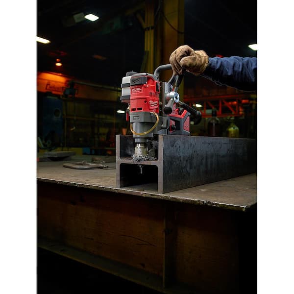 Milwaukee 2788-22 M18 Fuel 1-1/2" Lineman Magnetic Drill Kit