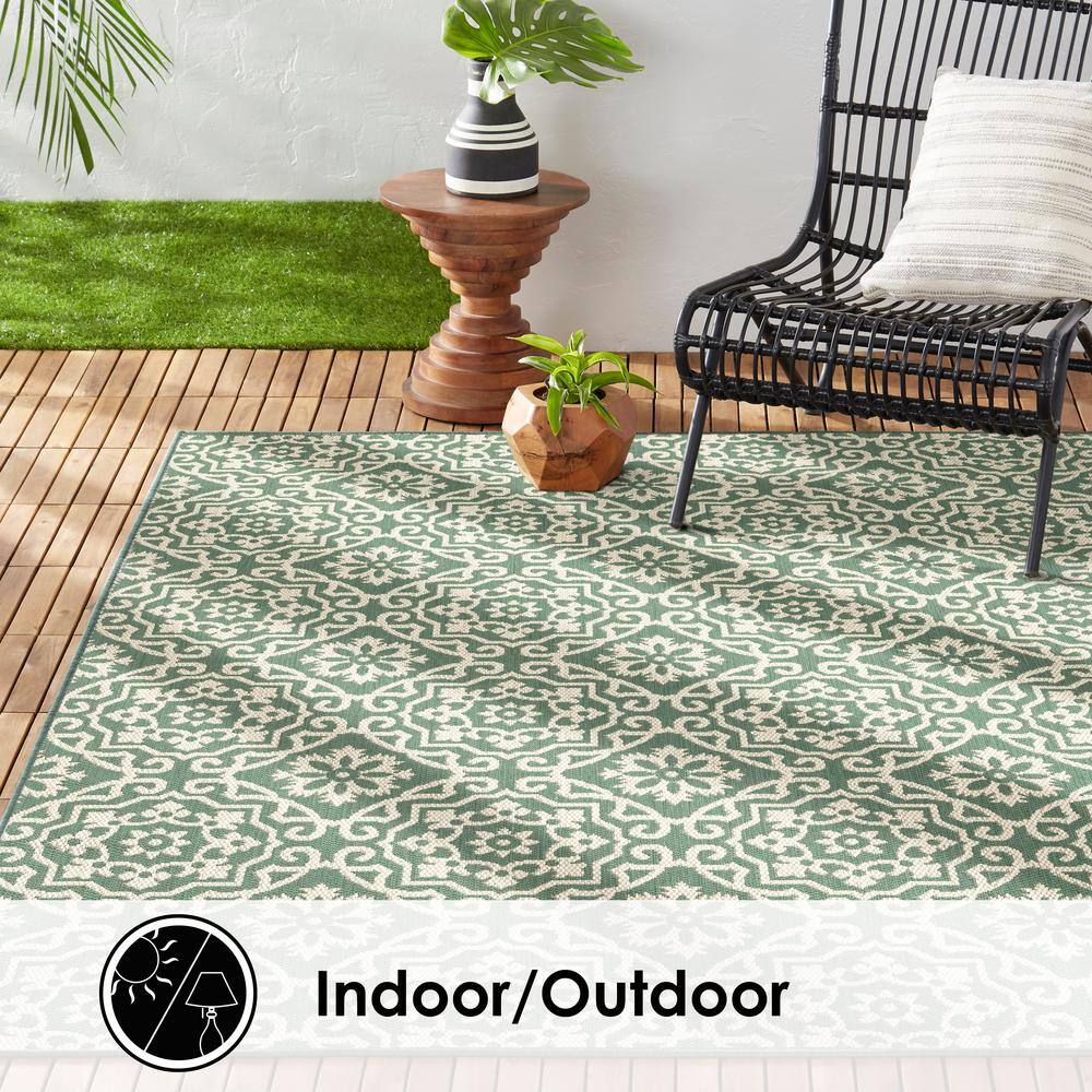 Danica 6' x 9' Green/Beige Geometric Synthetic Area Rug