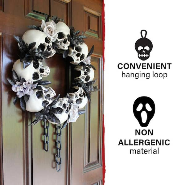 Haunted Hill Farm 15.7 Skulls and Chains Halloween Wreath