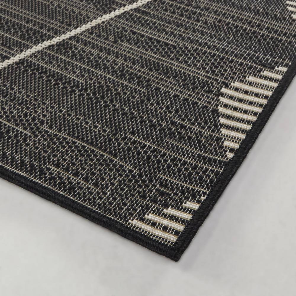 Charcoal Diamond Pattern Synthetic Flat Woven Indoor/Outdoor Rug