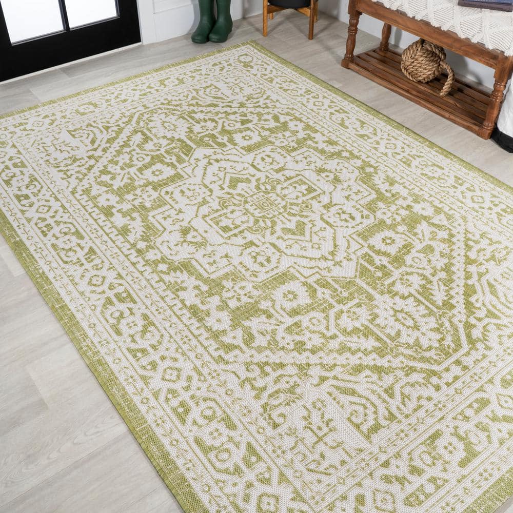 Sinjuri Green/Cream Medallion 4' x 6' Reversible Indoor/Outdoor Rug