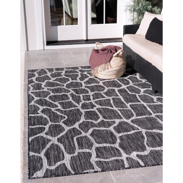 Outdoor Giraffe Dark Gray 9 ft. x 12 ft. Area Rug