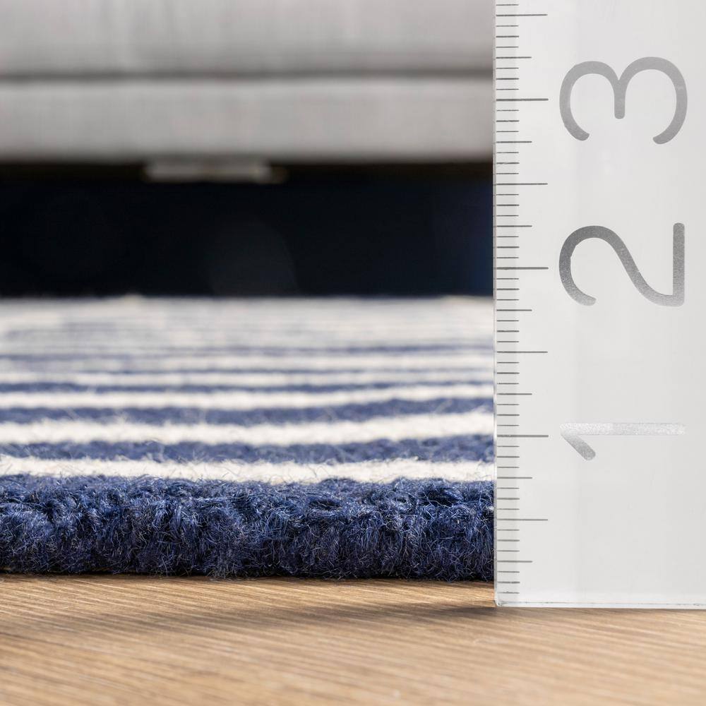 Navy and White Geometric Wool 8' x 10' Area Rug