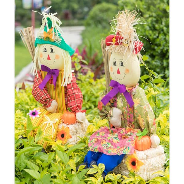 Gardenised Garden Scarecrows Sitting on Hay Bale (Set of 2) QI003719