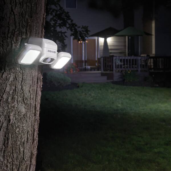 nul Mere end noget andet Deltage Mr Beams NetBright Networked Outdoor 500 Lumen Battery Powered Motion  Activated Integrated LED Twin Head Security Light, White MBN3000-WHT-01 -  The Home Depot