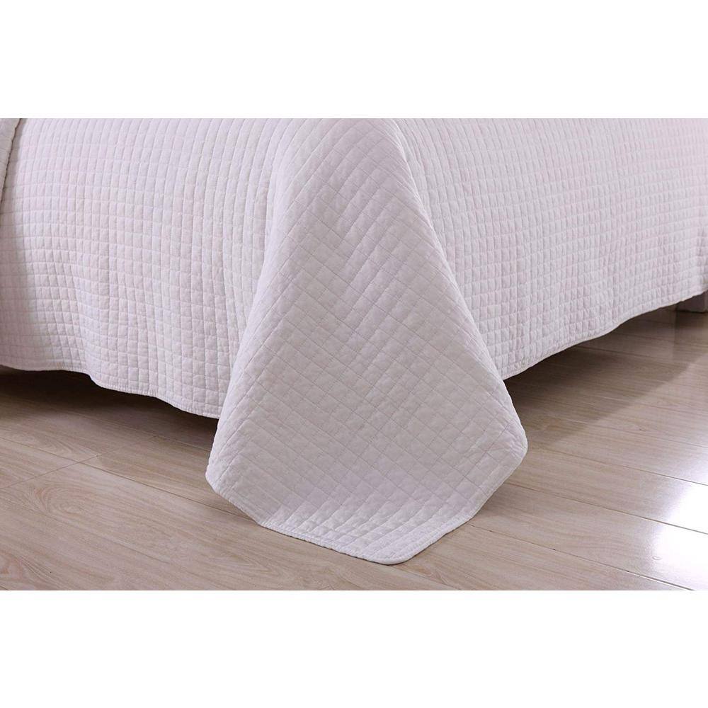 White Cotton Queen Reversible Quilted Bedspread Set