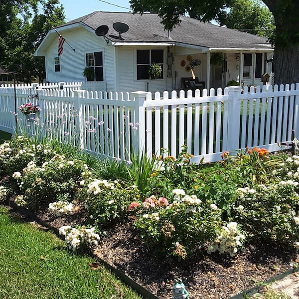 Weatherables 4 ft. H x 124 ft. L Picket Dog Ear Scalloped Hampshire White Vinyl Complete Top Fence Project Pack